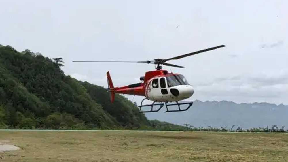 低空旅游“米倉號”直升機首發(fā)現(xiàn)場.jpg