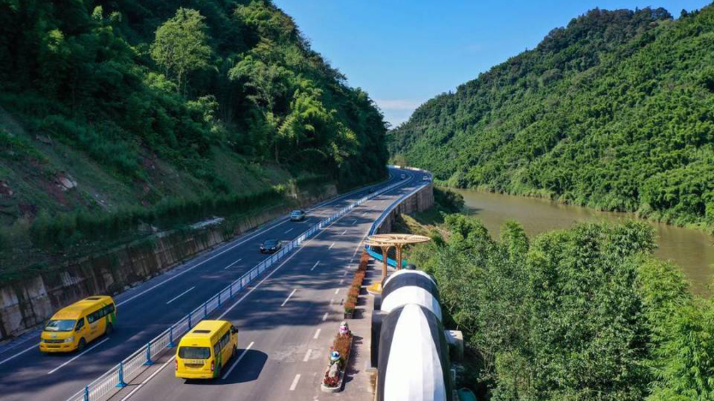 省道104線(xiàn)雨城區(qū)坪石至回龍（洪雅界）段.jpg